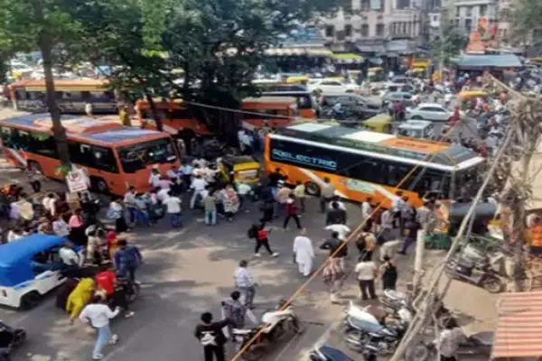 राजबाड़ा पर सिटी बस ने तीन लोगों को कुचला, एक की मौत; दो गंभीर घायल 1 20260927154840 ZVbwhDn7