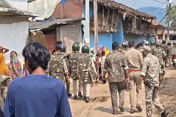अवैध उत्खनन की शिकायत पर विवाद, सरपंच-उपसरपंच समेत 6 घायल : दो पक्षों में जमकर चले लाठी-डंडे, घर और वाहनों में तोड़फोड़; तनाव के बीच चार थानों का पुलिस बल पहुंचा 1 20260927221735 8OjpmYKH