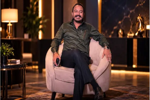 डीबी मॉल के सामने मौत बनकर खड़ा था स्ट्रीट लाइट का खंभा सड़क पार करते समय पोल पकड़ते ही लगा करंट, भाजपा युवा मोर्चा नेता दिव्यऋषि तिवारी की मौत 1 20260928000618 DerD2yJY