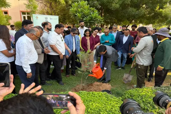 ‘मां के नाम एक पेड़’ अभियान में BITS पिलानी दुबई कैंपस में हुआ वृक्षारोपण 1 20260928151036 h9b9JdtA