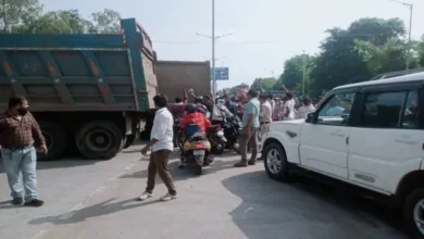 भोपाल: मनमाने जुर्माने के विरोध में ट्रांसपोर्टर्स ने चूना भट्टी थाने के सामने किया चक्का जाम, पूरे शहर को ठप करने की दी चेतावनी 19 20260928184104 EOA2aZWm