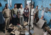 घर के पीछे से फरार हुआ शराब तस्कर, 65 लीटर अवैध शराब जब्त… देंखे वीडियो 9 20260929145715 QJOJyVZC