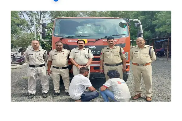 खजूरी सड़क पुलिस ने इंदौर के दो शातिर चोरों को किया गिरफ्तार, 20 लाख का ट्रक चेचिस बरामद 1 20260929181754 VUhj66sI