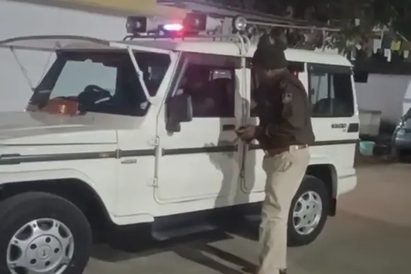 17 आपराधिक मामलों में दर्ज आरोपी गिरफ्तार : पुरानी रंजिश में मारपीट और धमकी के मामले में 21 दिन से था फरार.... देखें पूरा वीडियो 1 20260930122651 9b32MCf8
