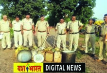 पारधी डेरों में पुलिस की दबिश, जमीन के नीचे मिला महुआ लाहन, मौके पर कराया नष्ट 9 602
