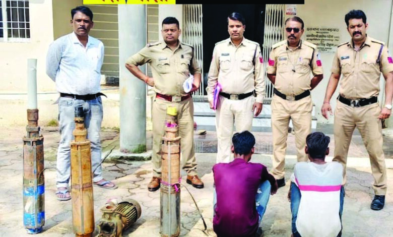 मोटर पंप चोर गिरोह का पर्दाफाश, दो गिरफ्त में, चोरी के 4 पंप बरामद, बड़वारा पुलिस को मिली सफलता 1 605