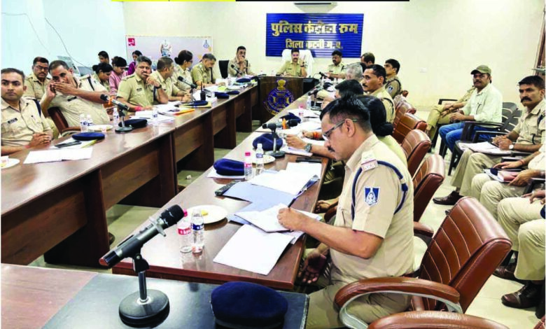 अवैध शराब के नेटवर्क का पता लगाकर करें कार्रवाई, क्राइम मीटिंग में पुलिस कप्तान की दो टूक, सागर में हुई घटना को गंभीरता से लेने की दी हिदायत, त्योहारों को लेकर रहें अलर्ट 1 625