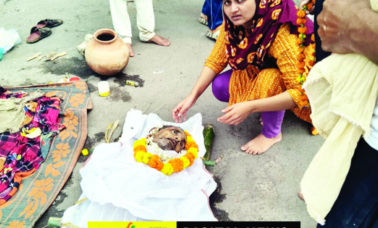 तीन बेटियों के पिता के अचानक निधन से परिवार में मातम, मंझली बेटी ने दी पिता को मुखाग्नि, मुक्तिधाम में नम हुईं लोगों की आंखें 1 70000