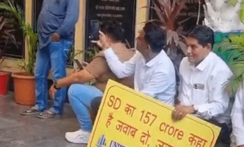 जल भवन में ढोल-नगाड़ों के साथ ठेकेदारों का धरना 1 Capture 1 1