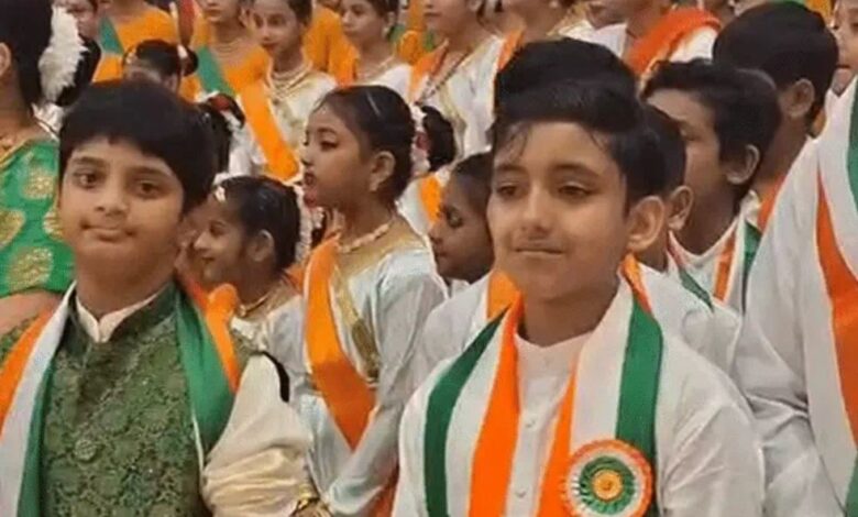 वंदे मातरम के सुर, ताल और थिरकते कदमों से गूंजा भोपाल, तीन विश्व रिकॉर्ड की तैयारी 1 Capture