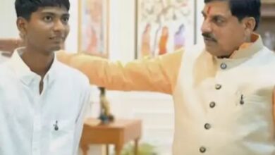 अकेले तीन महीने तक नदी में उतरकर हटाया कचरा - नीदरलैंड की संस्था हुई प्रभावित 6 Capture11
