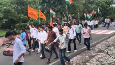 आरजीपीवी के त्रि विभाजन के फैसले पर अभाविप ने मनाया जश्न कार्यकर्ताओं ने एक दूसरे को मिठाई खिलाकर सरकार के निर्णय का किया स्वागत 7 IMG 20260902 WA0029