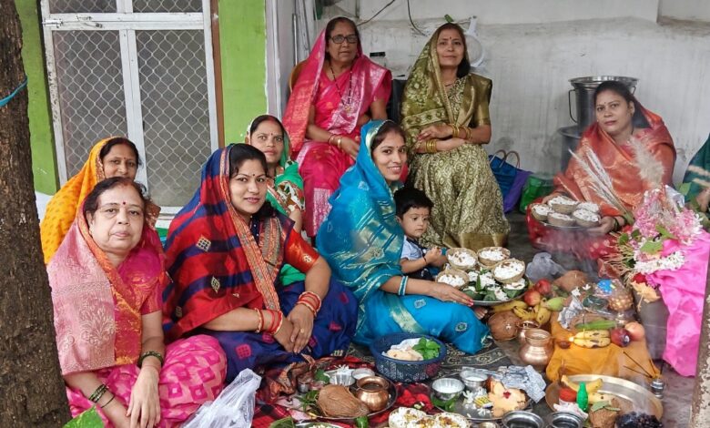 संतान सुख की कामना में माताओं ने रखा हरछठ व्रत 1 IMG 20260902 WA4723 1