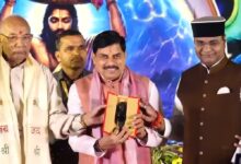 विक्रमादित्य वैदिक घड़ी 2.0 का वॉल वर्जन लॉन्च 21 लाख वर्ष पुरानी कालगणना से आगामी 5 लाख वर्षों तक का हिसाब, सीएम को भेंट की वैदिक रिस्ट वॉच 3 IMG 20260904 WA0006