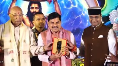 विक्रमादित्य वैदिक घड़ी 2.0 का वॉल वर्जन लॉन्च 21 लाख वर्ष पुरानी कालगणना से आगामी 5 लाख वर्षों तक का हिसाब, सीएम को भेंट की वैदिक रिस्ट वॉच 7 IMG 20260904 WA0006