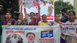 मिशन चौक पर गूंज रही छात्रों की आवाज, LED स्क्रीन पर लोग देख रहे राहुल गांधी का संवाद 2 IMG 20260919 WA1259