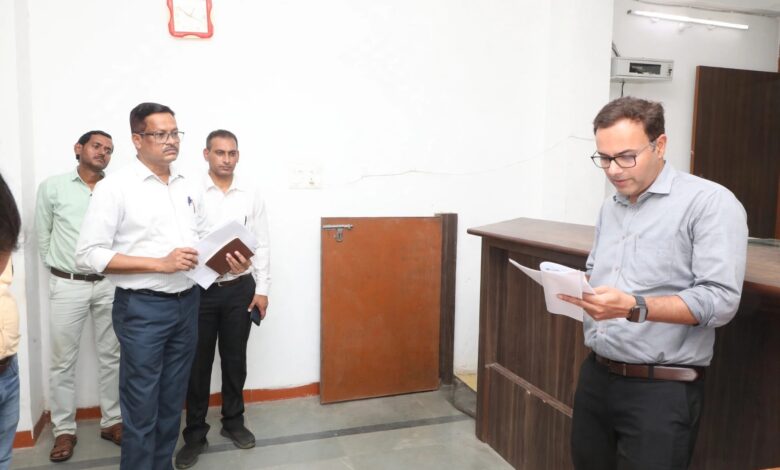 जब कलेक्टर की नज़र टेबल पर रखी नस्ती पर पड़ी 1 IMG 20260919 WA2093