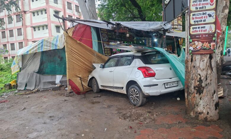यशभारत ब्रेकिंग : तेज रफ्तार स्विफ्ट होटल में घुसी, अधिवक्ता की मौत, तीन लोग घायल, देखे वीडियो.... 1 IMG 20260925 WA0001