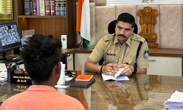 हर शिकायत पर समाधान के प्रयास, जनसुनवाई में एसपी ने सुनी लोगों की समस्याएं, निराकरण के दिए निर्देश 1 IMG 20260901 182753