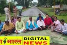 सड़क निर्माण की मांग को लेकर बरही में सत्ता पक्ष के 6 पार्षद धरने पर बैठे, नायब तहसीलदार के आश्वासन पर समाप्त हुआ प्रदर्शन 2 IMG 20260903 131701 1