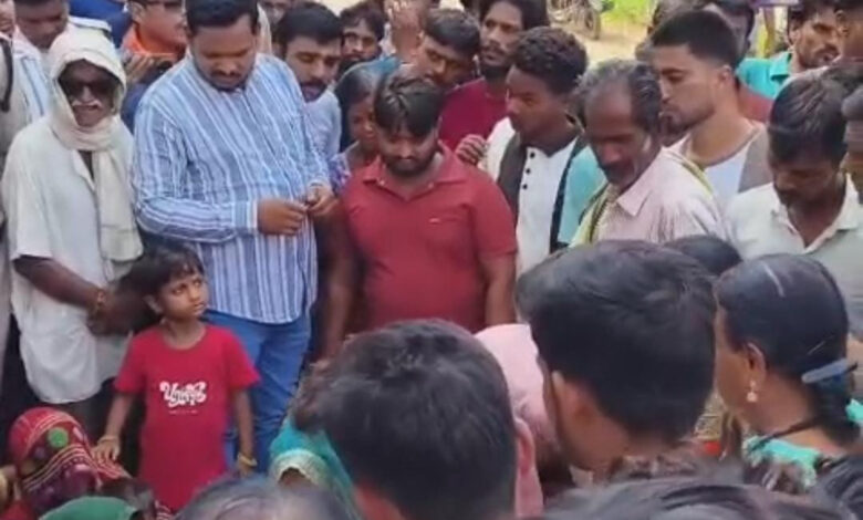 चलती स्कूल वैन से गिरकर मासूम छात्र की मौत विजयराघवगढ़ में दर्दनाक हादसा, स्कूली वाहनों में सुरक्षा मानकों की अनदेखी 1 IMG 20260909 120538