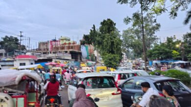 भोपाल में ट्रैफिक व्यवस्था बेपटरी, ई रिक्शा और अव्यवस्थित पार्किंग बनी मुसीबत फुटपाथ पर ठेले, सड़क पर पार्किंग और चौराहों पर जाम, जिम्मेदारों की अनदेखी से राजधानी की सड़कों पर बढ़ती अव्यवस्था 6 IMG 20260912 175917135 HDR