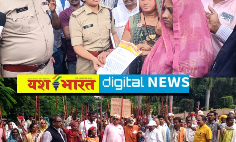 शराब की अवैध बिक्री को लेकर महिलाओं ने हाथों में लाठी-डंडा लेकर घेरा कलेक्ट्रेट, जोरदार नारेबाजी के बीच किया प्रदर्शन, देखें वीडियो 1 IMG 20260922 172059