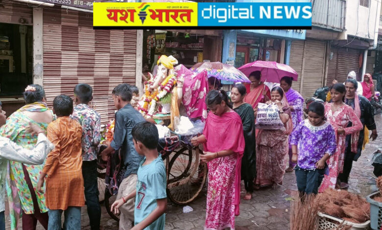 रिमझिम के बीच गणपति को एक साल के लिए बिदाई, भक्तिभाव के बीच कुंडों में किया जा रहा प्रतिमाओं का विसर्जन, शाम को गणेश चौक से निकलेगा चल समारोह, तैयारियां पूरी 1 IMG 20260925 164932