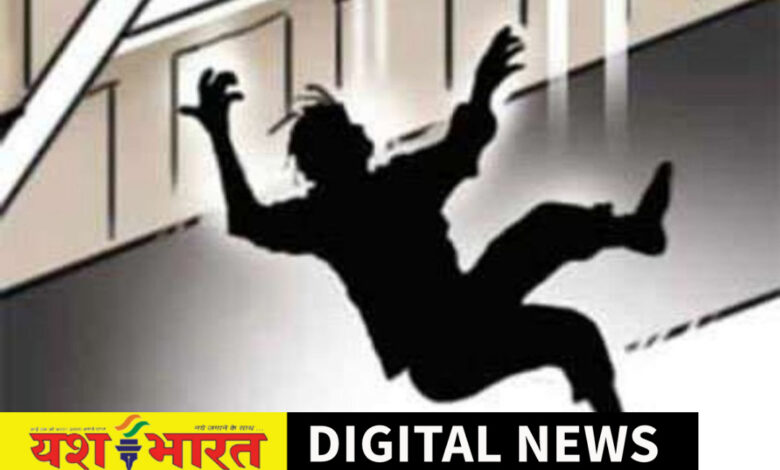 कटनी के युवक सुरेंद्र सिंह की इंदौर के होटल की चौथी मंजिल से गिरकर मौत, गांव में पसरा सन्नाटा 1 IMG 20260928 203423