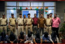 सट्टा के ठिकानों पर पुलिस की दबिश, 9 सटोरिए गिरफ्तार; : 11 अवैध शराब के ठिकानों से 55 लीटर अवैध शराब भी जब्त 2 InCollage 20260901 105313551