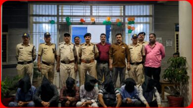 सट्टा के ठिकानों पर पुलिस की दबिश, 9 सटोरिए गिरफ्तार; : 11 अवैध शराब के ठिकानों से 55 लीटर अवैध शराब भी जब्त 5 InCollage 20260901 105313551