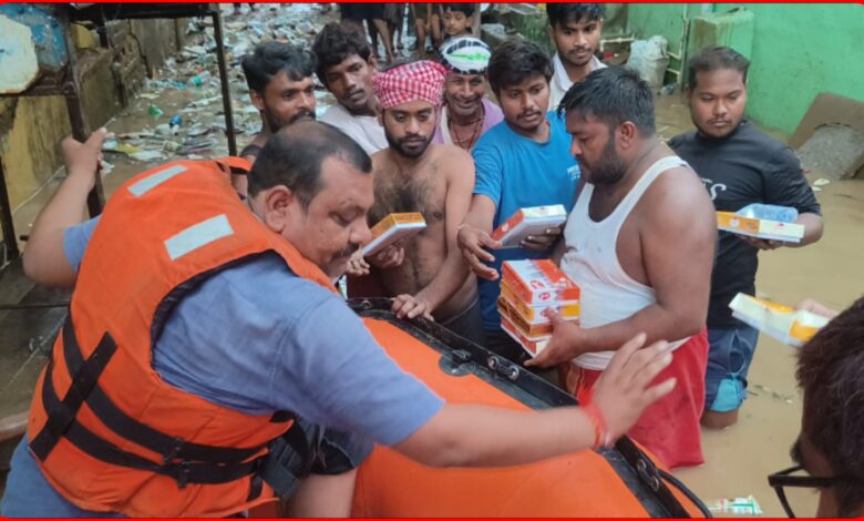 बाढ़ की दस्तक, प्रशासन अलर्ट : खतरे के निशान पर जलस्तर, डूबे रास्तों पर प्रशासन की नाकेबंदी, रेस्क्यू ऑपरेशन जारी , आवागवन अवरुद्ध.... देखें पूरा वीडियो 1 InCollage 20260902 090130576