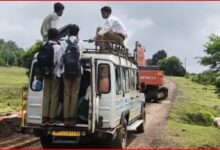 कांपते पहिये, लटकी सांसें: ओवरलोड तूफान-ऑटो में दांव पर लगा छात्रों का भविष्य 2 InCollage 20260902 223433810