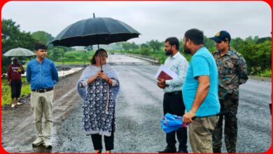 लापरवाही पर नकेल: कलेक्टर ने देखी ग्राउंड रियलिटी, पुल ठेकेदार को पाइपलाइन सुरक्षित करने का सख्त फरमान 4 InCollage 20260903 173540571