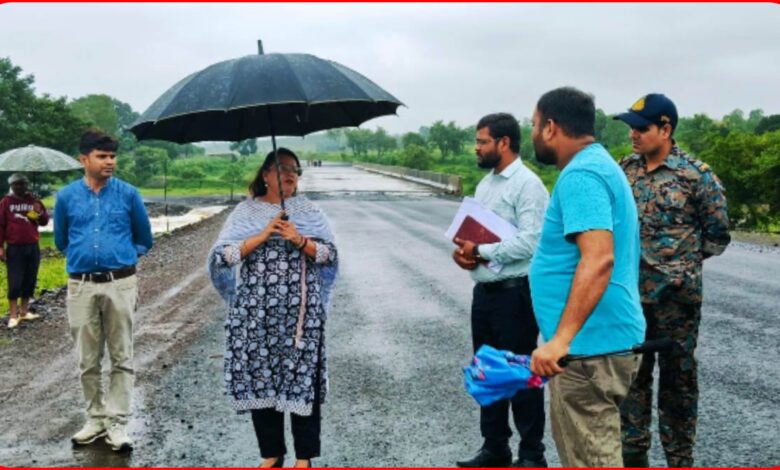 लापरवाही पर नकेल: कलेक्टर ने देखी ग्राउंड रियलिटी, पुल ठेकेदार को पाइपलाइन सुरक्षित करने का सख्त फरमान 1 InCollage 20260903 173540571