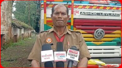 वसूली का खेल'? : पुलिस पर ट्रक ड्राइवर के गंभीर आरोप, बिना नेम प्लेट चेकिंग पर बवाल... देखें पूरा वीडियो 4 InCollage 20260904 181407558