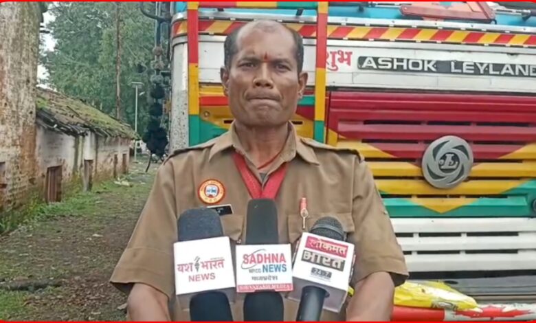 वसूली का खेल'? : पुलिस पर ट्रक ड्राइवर के गंभीर आरोप, बिना नेम प्लेट चेकिंग पर बवाल... देखें पूरा वीडियो 1 InCollage 20260904 181407558