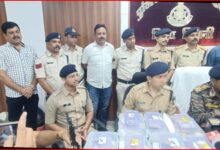1 करोड़ की डकैती का खुलासा : 7 आरोपी गिरफ्तार, 200 सीसीटीवी कैमरों की जांच और 10 टीमों की दबिश से पुलिस को मिली बड़ी सफलता, सोना-चांदी सहित 1.11 करोड़ का माल बरामद... देखें पूरा वीडियो 2 InCollage 20260905 224229932