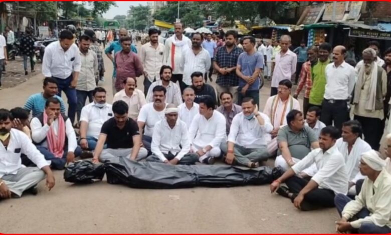 जहरीली शराब का तांडव: मुख्यमंत्री ने दिए सख्त जांच के आदेश, सागर-छतरपुर मार्ग पर फूटा ग्रामीणों का गुस्सा... देखें पूरा वीडियो 1 InCollage 20260906 140604964