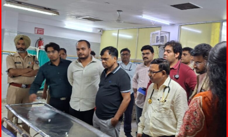 संजय गांधी अस्पताल में कलेक्टर-SP का छापा: अव्यवस्थाओं पर भड़के अफसर, वार्ड इंचार्ज का 7 दिन का वेतन कटा 1 InCollage 20260908 191833354