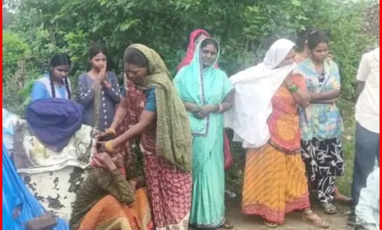 हादसा या अनहोनी: तालाब में मिला 48 वर्षीय सफाईकर्मी का शव, जांच में जुटी पुलिस 1 InCollage 20260908 211018282