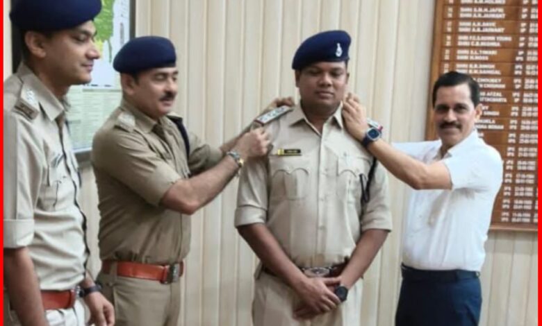 कंधों पर सजे सितारे, बढ़े दायित्व : 3 उप-निरीक्षक पदोन्नत होकर बने निरीक्षक 1 InCollage 20260909 175115754