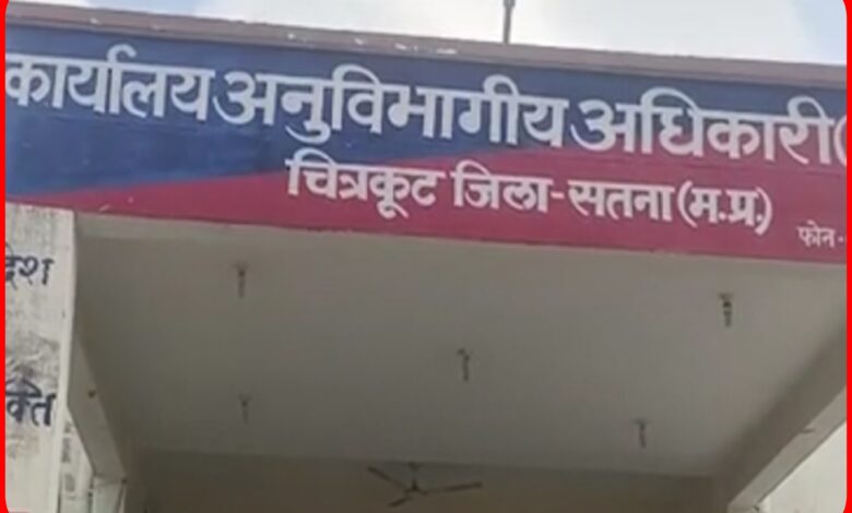मोबाइल चोरी के शक में 8 साल के बच्चे को बंधक बनाकर मारपीट का आरोप : वीडियो सामने आने के बाद मचा हड़कंप 1 InCollage 20260915 193821296