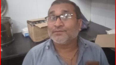 बैंक से बाहर निकलते ही कंपाउंडर से 40 हजार की ठगी : पहचान बताकर कार में बैठाया, कुछ देर बाद रकम गायब मिली; सीसीटीवी फुटेज खंगाल रही पुलिस 7 InCollage 20260916 140156484