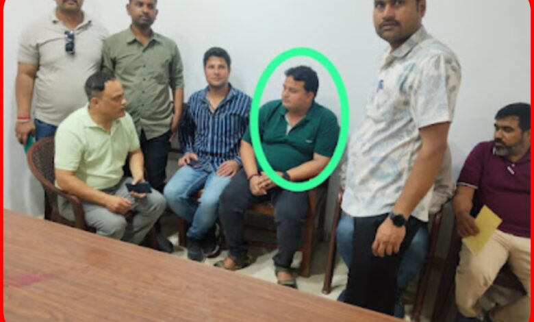 जमीन नामांतरण के नाम पर घूसखोरी: तहसील कार्यालय से लोकायुक्त ने सहायक ग्रेड-3 को रंगे हाथों दबोचा 1 InCollage 20260916 154443433