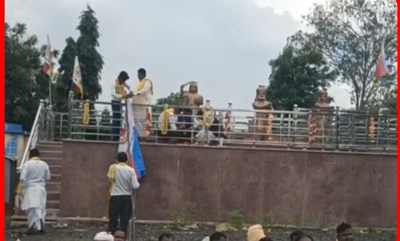तोप के मुहाने पर भी नहीं झुका स्वाभिमान: 169वें बलिदान दिवस पर गूंजी अमर शहीद राजा शंकर शाह और कुंवर रघुनाथ शाह की वीरगाथा... देखें पूरे वीडियो 1 InCollage 20260918 165700778