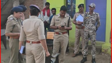 कलयुगी पिता का खूनी तांडव: पत्नी और तीन मासूम बच्चों को कुल्हाड़ी से काटा, आरोपी गिरफ्तार, क्षेत्र में पसरा मातम.... देखें पूरा वीडियो 13 InCollage 20260919 102316707