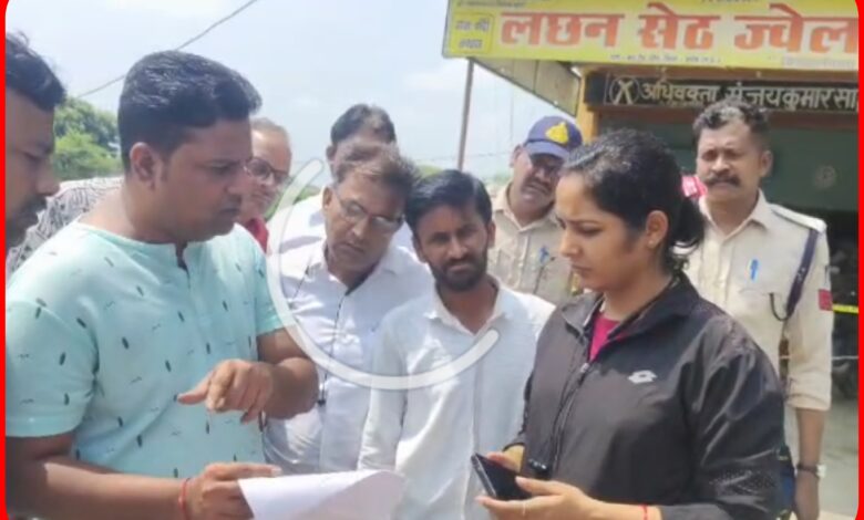 BREAKING: बेखौफ चोरों का तांडव: ज्वेलर्स की दुकान से लगभग 30 लाख रुपये के जेवरात और नकदी पार, क्षेत्र में हड़कंप .... देखिए पूरा वीडियो 1 InCollage 20260920 120607735