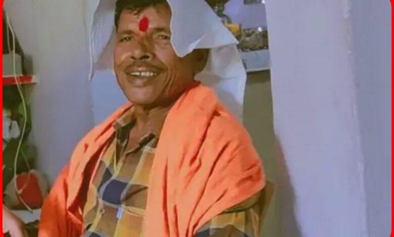 ‘जीवन रक्षक’ की घाट पर ही थमीं सांसें, हत्या ? : संगमघाट में खून से लथपथ पड़ा था शव; कान के पास गहरा घाव, क्षेत्र में हड़कंप 1 InCollage 20260920 190503320