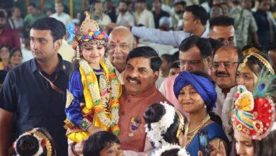 मुख्यमंत्री निवास में मना जन्माष्टमी, बाल गोपाल के रूप में सजे नन्हे कान्हा 6 L Bhopal040926020556